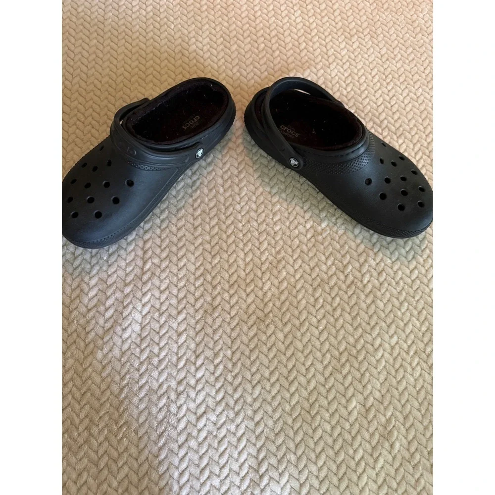 Crocs Classic Lined Clog Black Mens 10 Womens 12 Dual Comfort Fuzzy Slippers